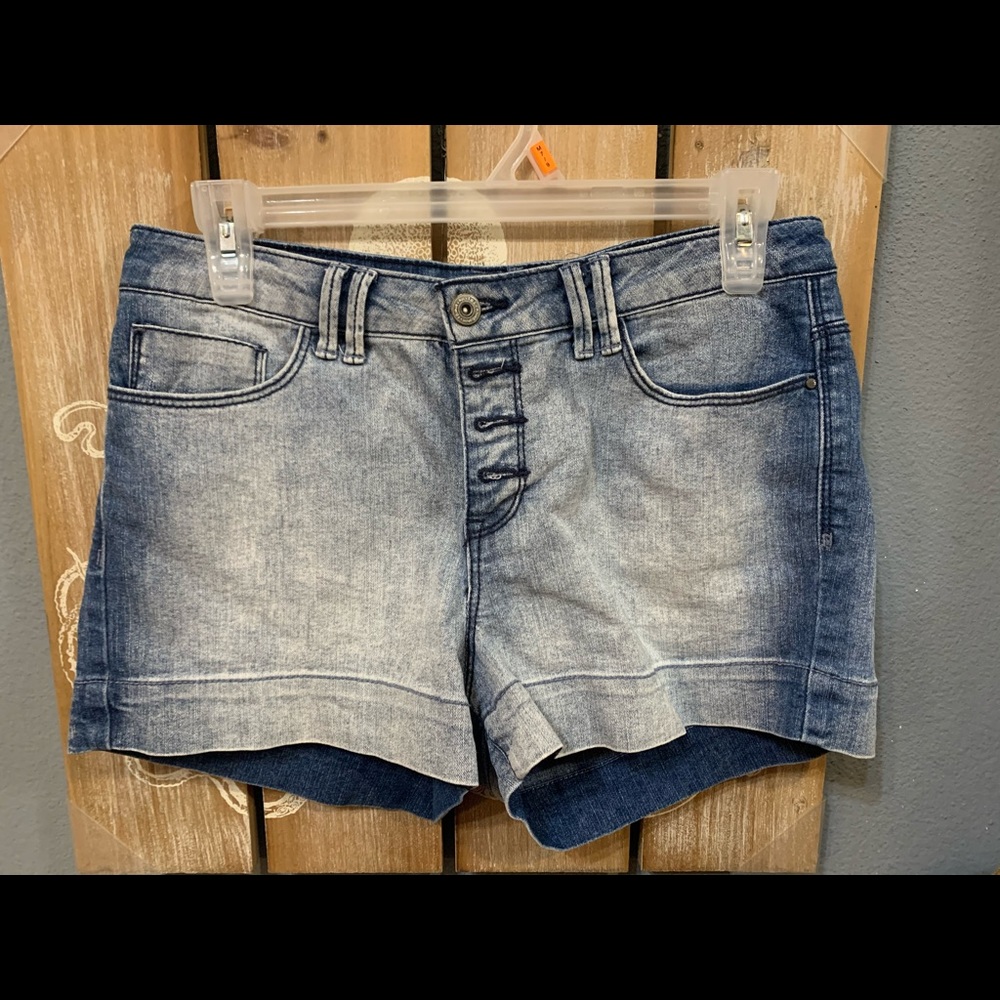 l.e.i. Higher waisted shorts